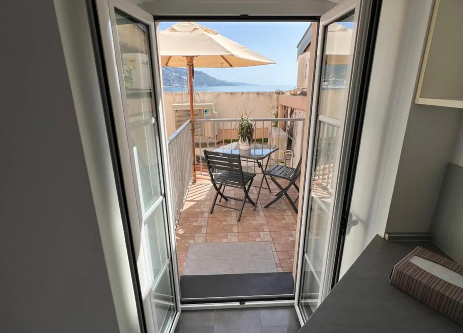 Petit Studio Vue Mer Menton Apartment
